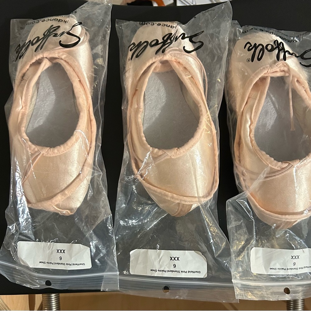 Suffolk Sheffield Pointe Shoes 6XXX